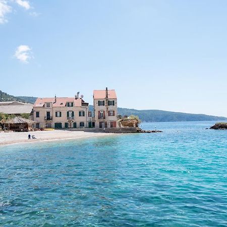 Apartments On The Beach Komiža 外观 照片