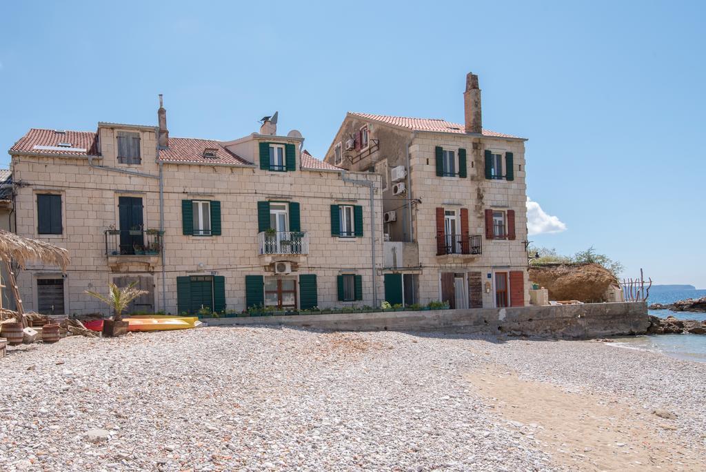 Apartments On The Beach Komiža 外观 照片