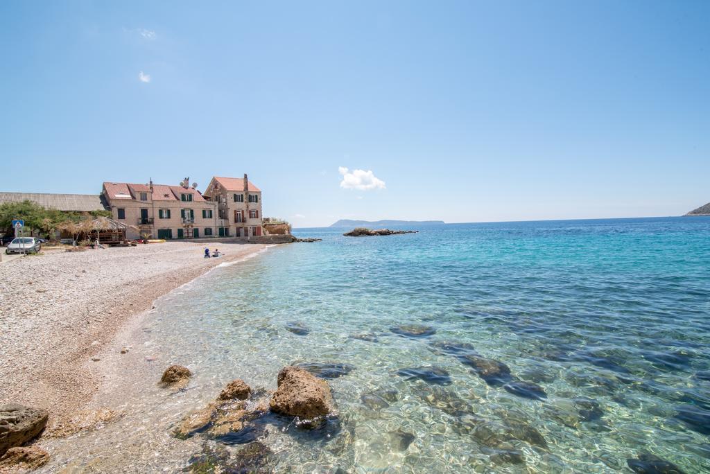 Apartments On The Beach Komiža 外观 照片