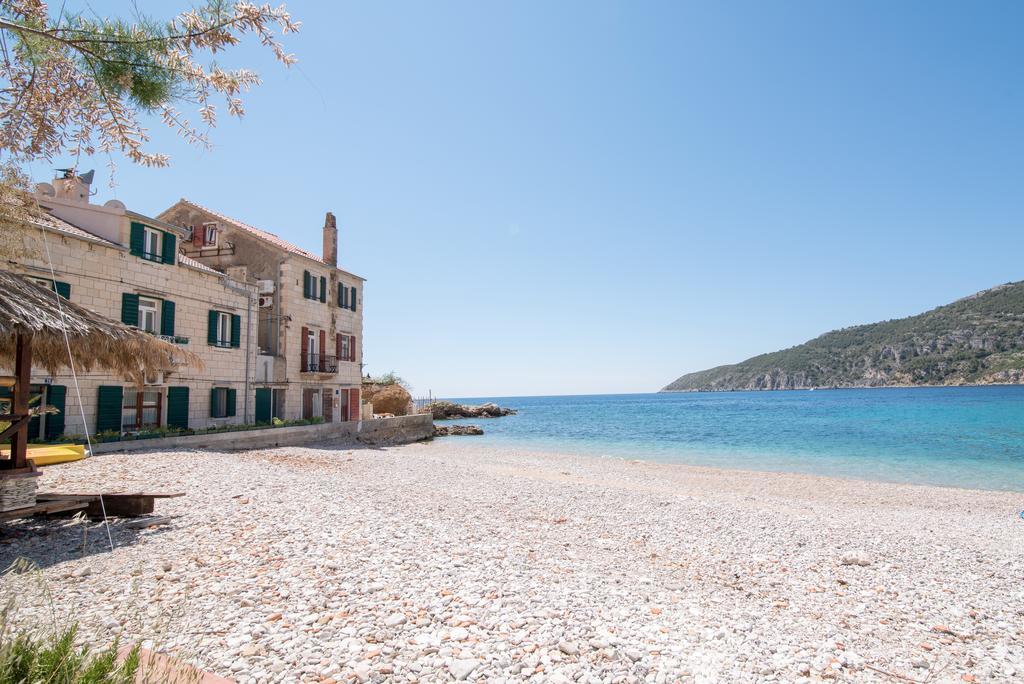 Apartments On The Beach Komiža 外观 照片