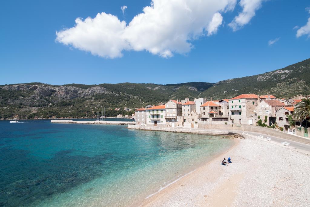 Apartments On The Beach Komiža 外观 照片